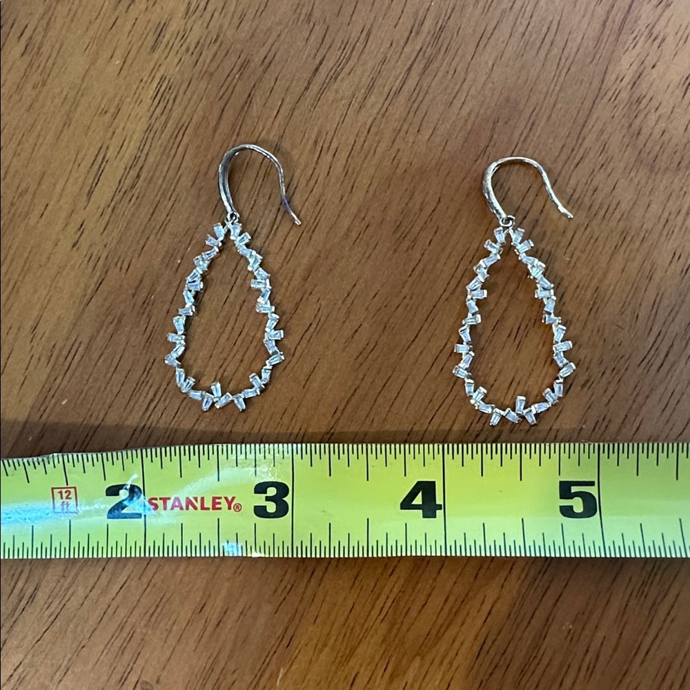 Elegant Gold Teardrop Earrings - Picture 4 of 5
